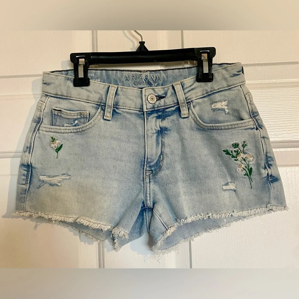 Arizona Jean Co Blue High Rise Embroidered Daisy Jeans Size 3 - Picture 1 of 5